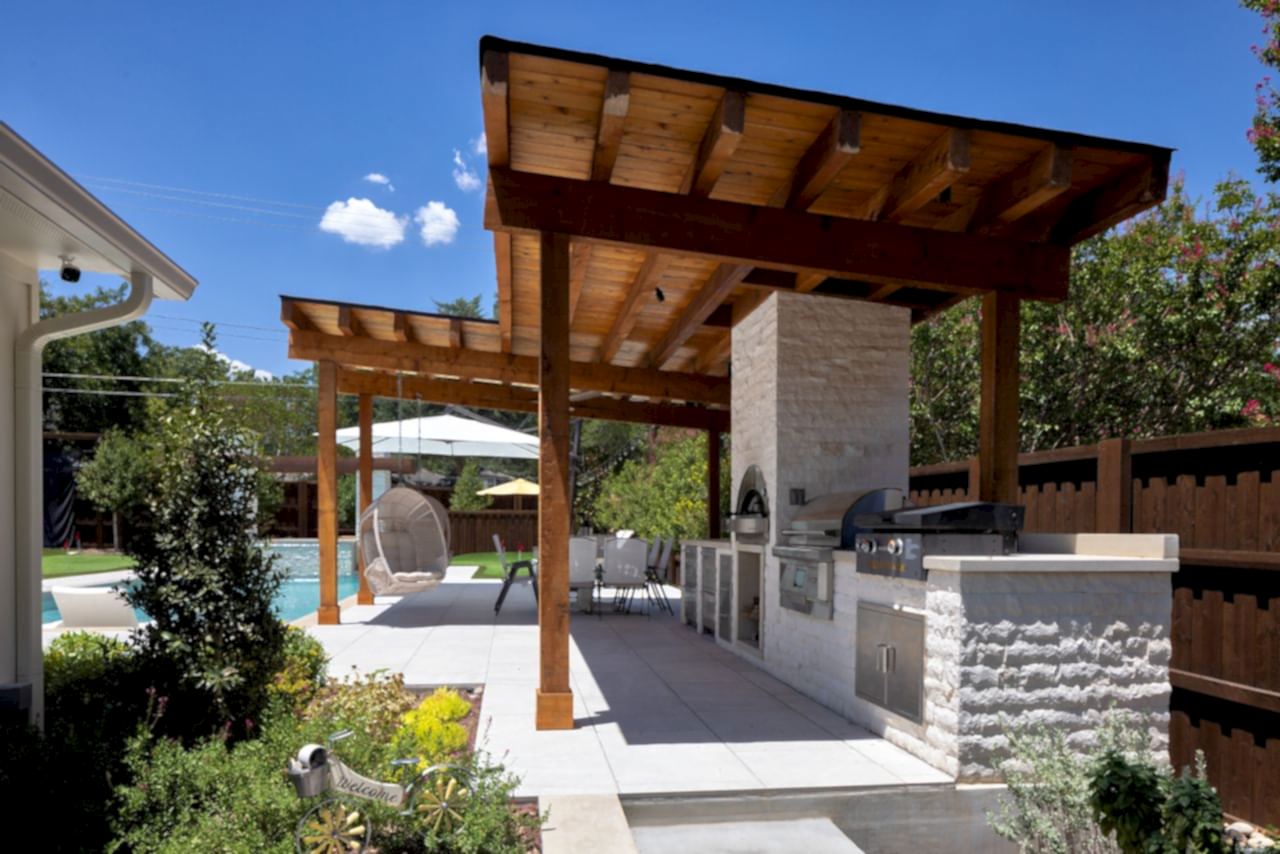 Custom Outdoor Kitchens & Grills